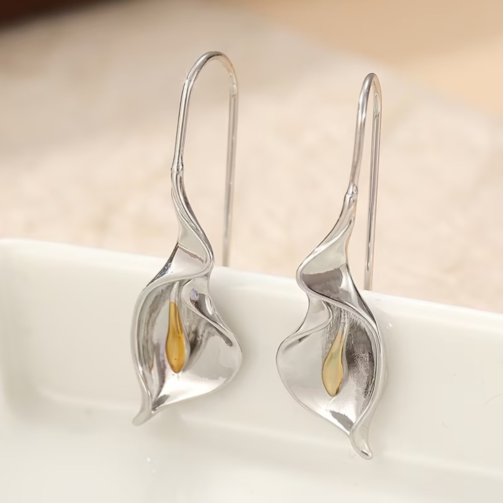 NEW! Elegant Floral Earrings. Vintage Style Calla Lily Flowers Earrings 🌷 A8-258